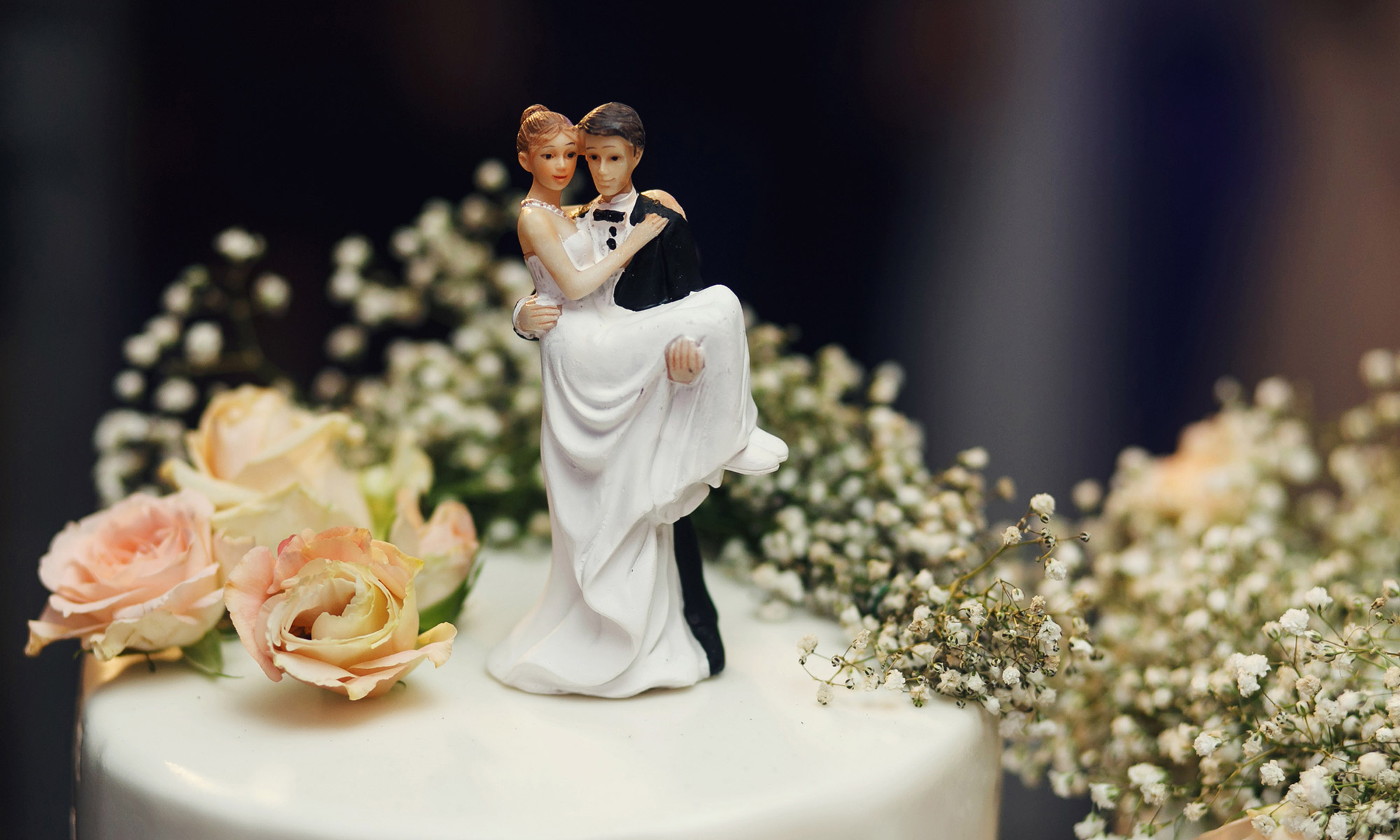 5 Gorgeous Ways to Personalize Your Wedding Cake