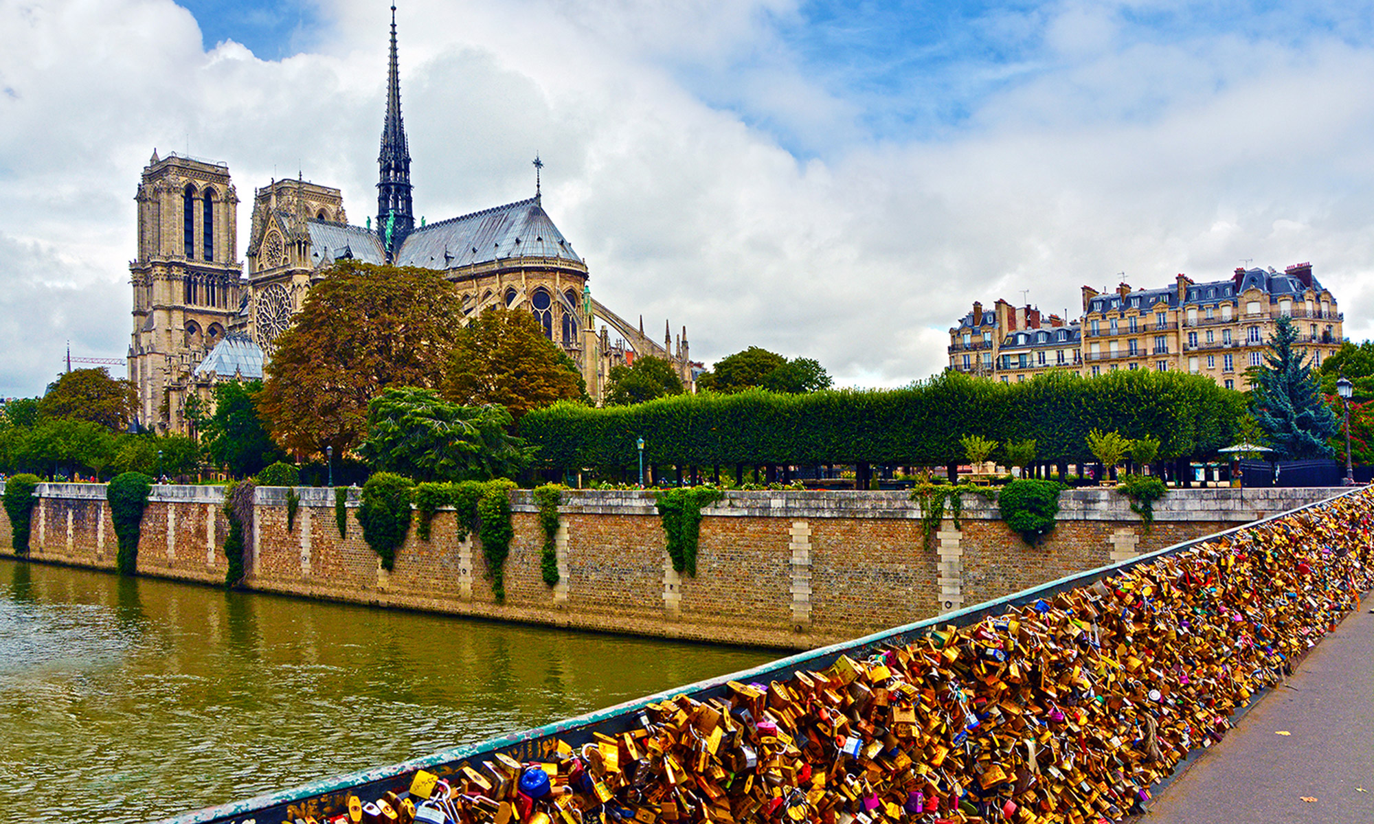 Sips on the Seine – a Romantic Honeymoon Cruise